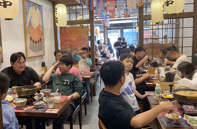 國慶長假餐飲消費(fèi)增長強(qiáng)勁，美團(tuán)商戶成長計劃助商家到店交易增長256%